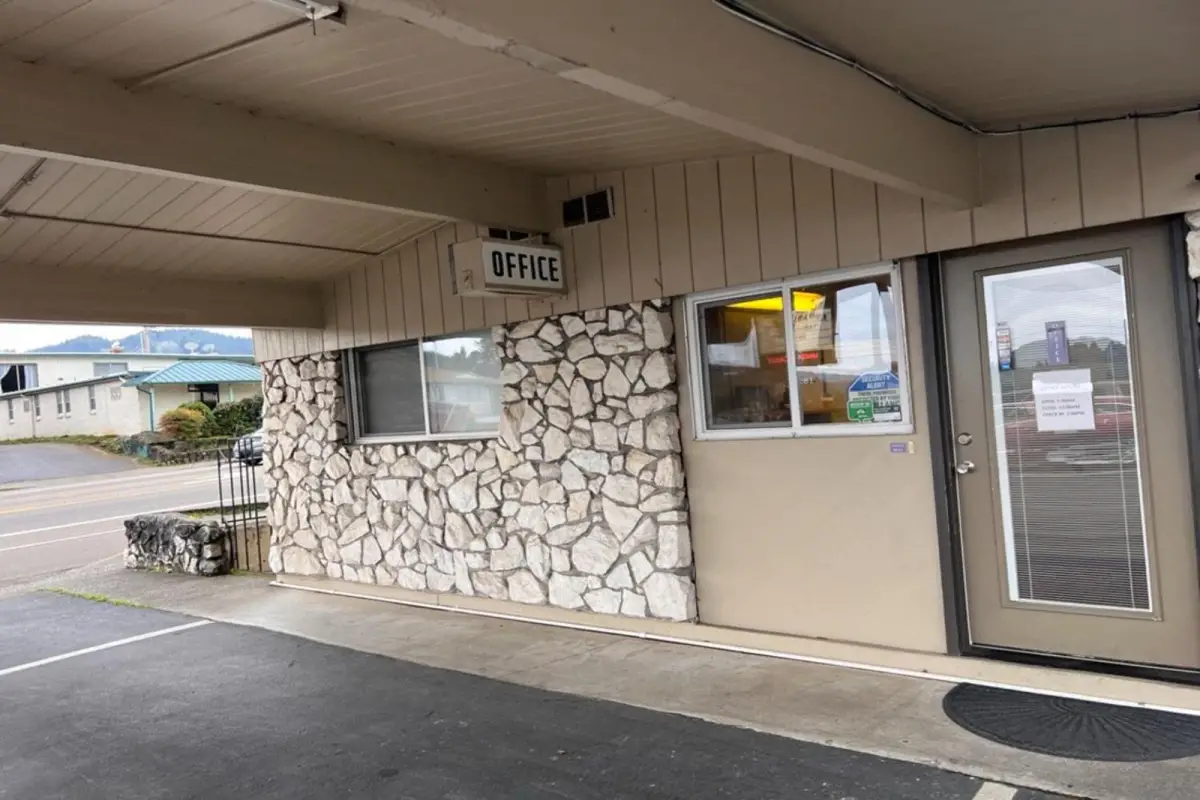 Anchor Bay Inn By OYO Reedsport 4